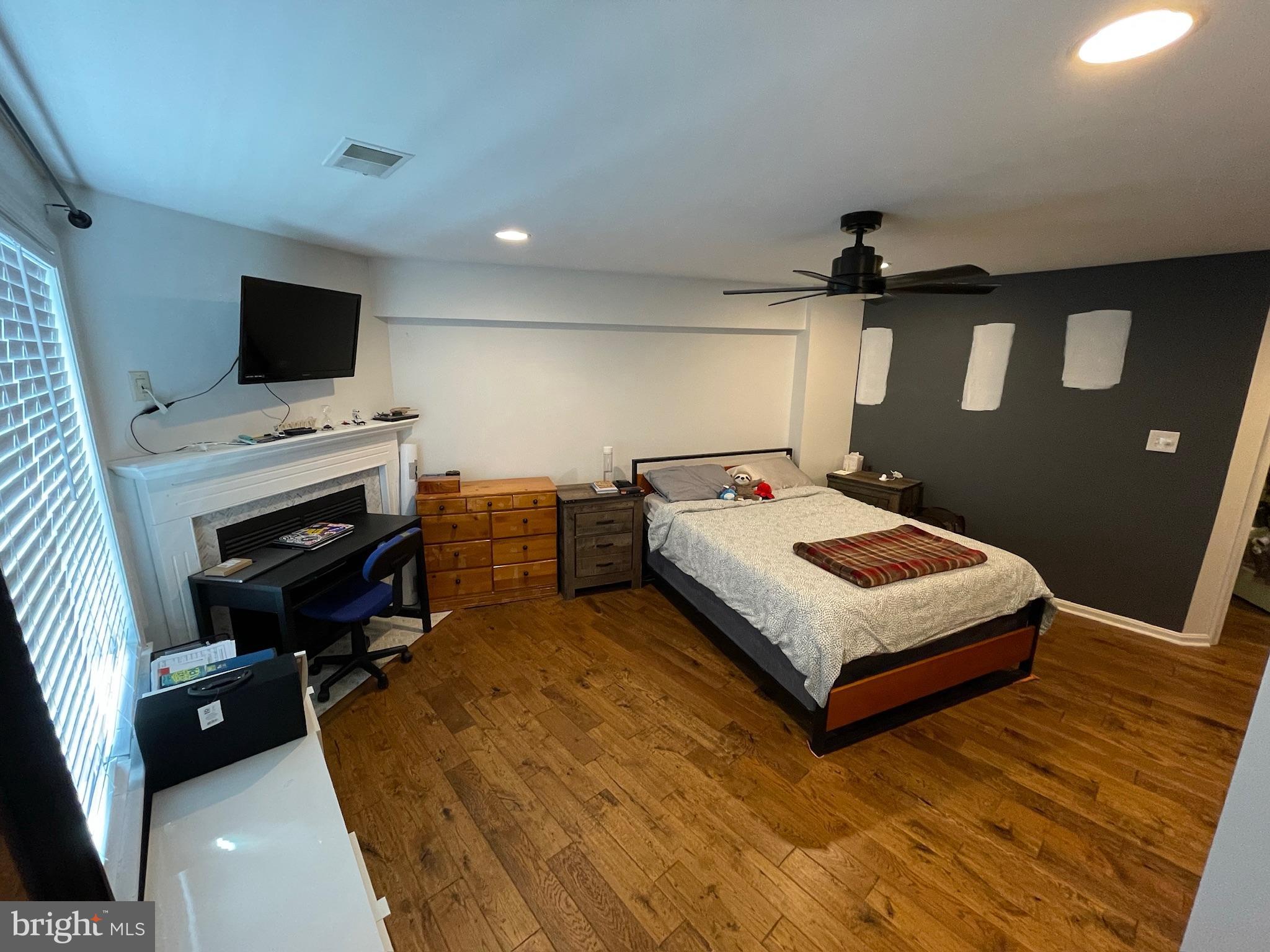 KINGSTOWNE - Residential Lease