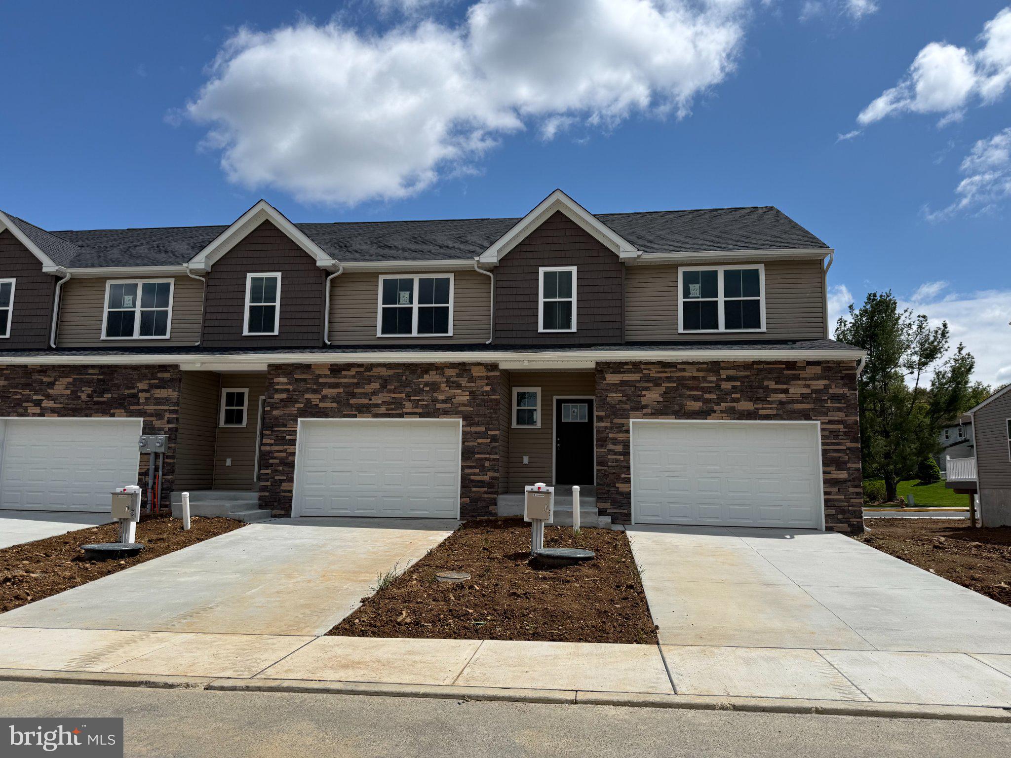 HAWKSTONE VILLAGE - Residential