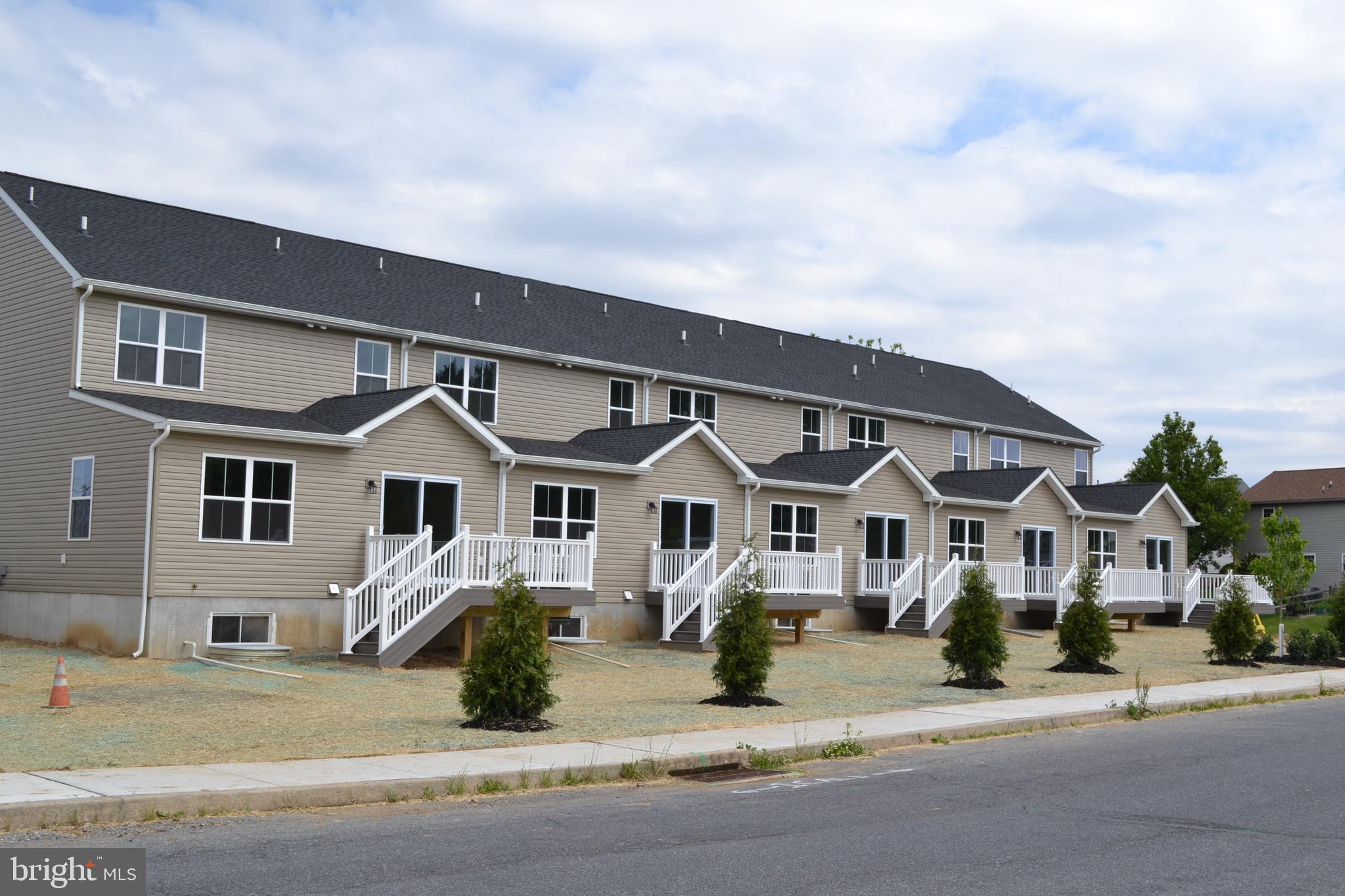 HAWKSTONE VILLAGE - Residential