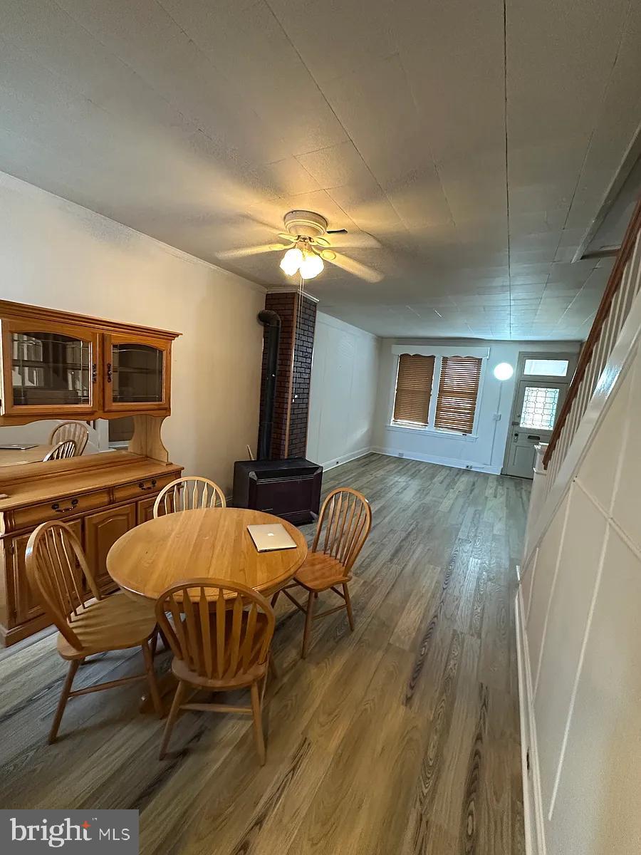 932 W COLLEGE AVENUE