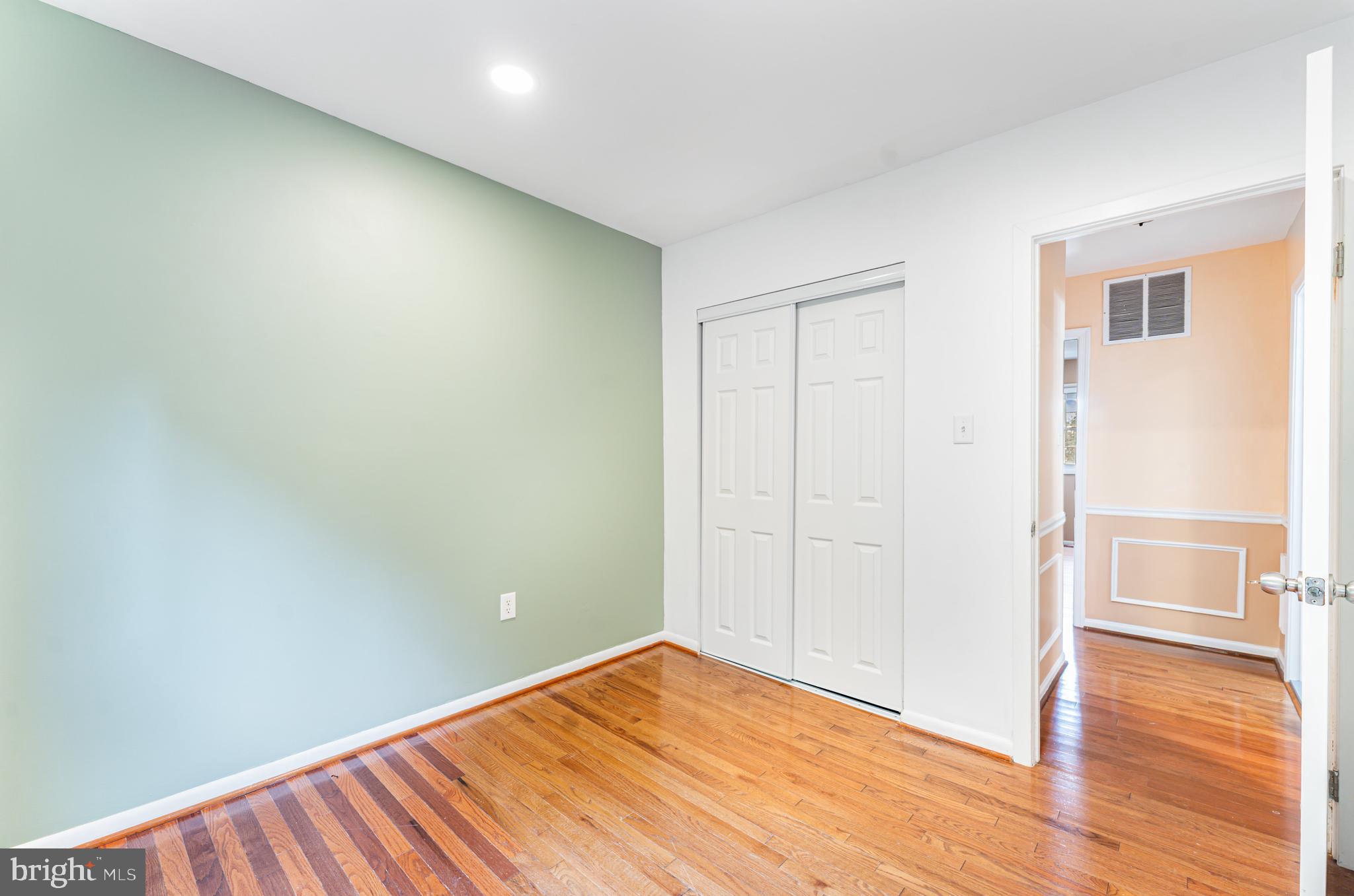 SOUTHGATE WOODS TOWNHOUSES - Residential