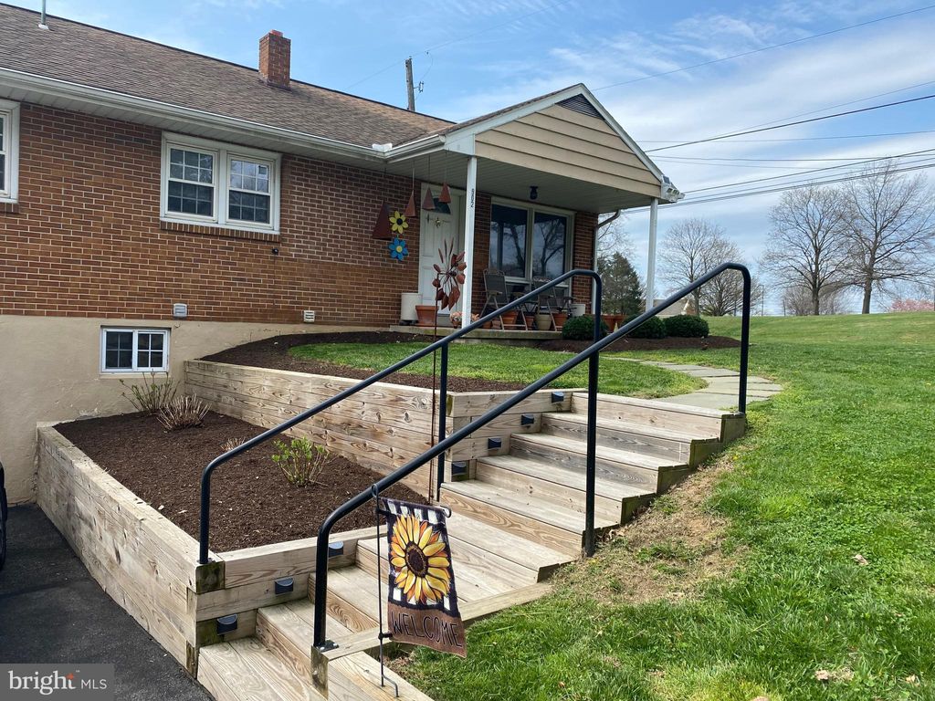 Photo of 902 OAK ST, AKRON, PA 17501 (MLS # PALA2033114)