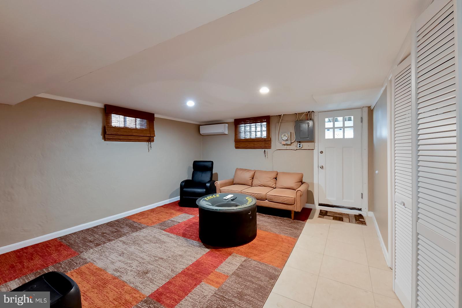 HAMILTON HILLS - Residential