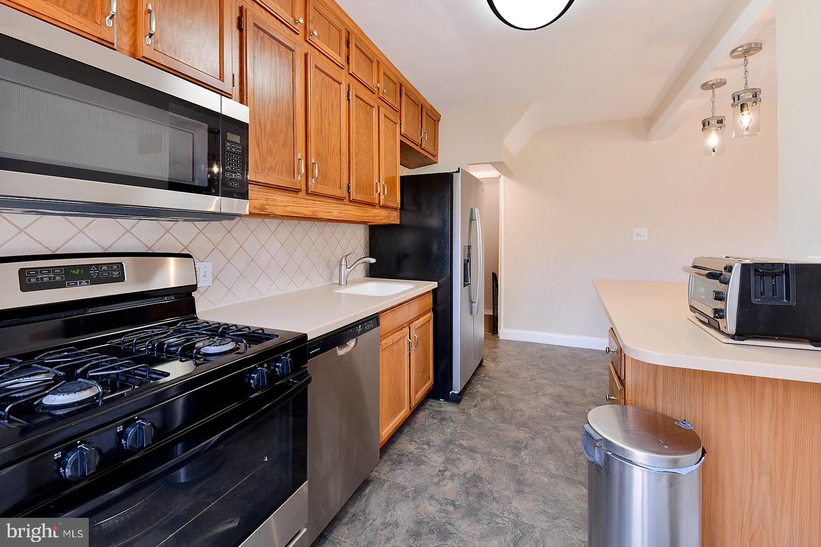 HAMILTON HILLS - Residential