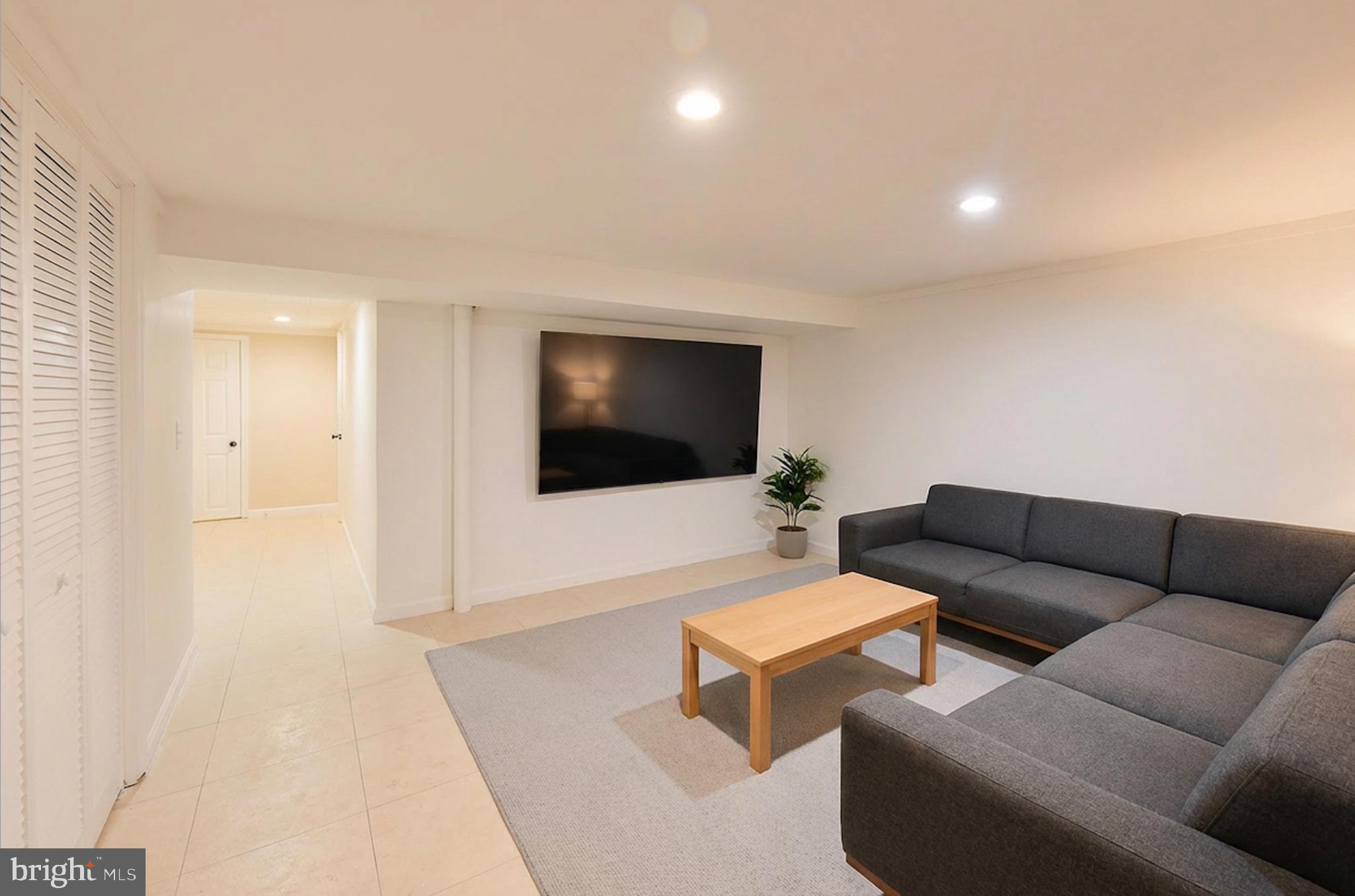 HAMILTON HILLS - Residential