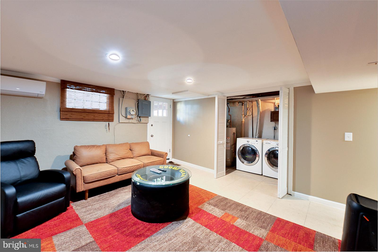 HAMILTON HILLS - Residential