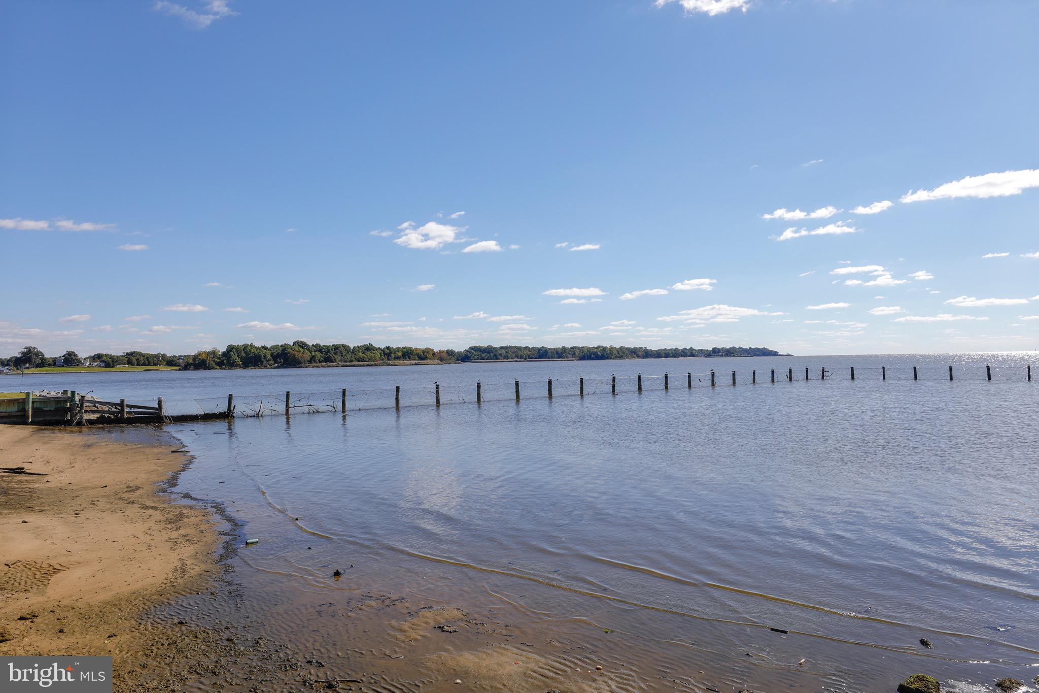 HILLSMERE SHORES - Residential