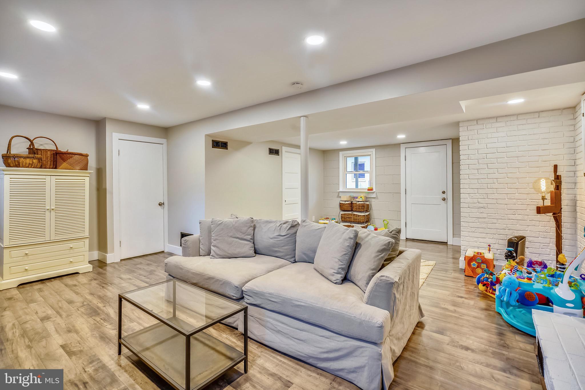 HILLSMERE SHORES - Residential