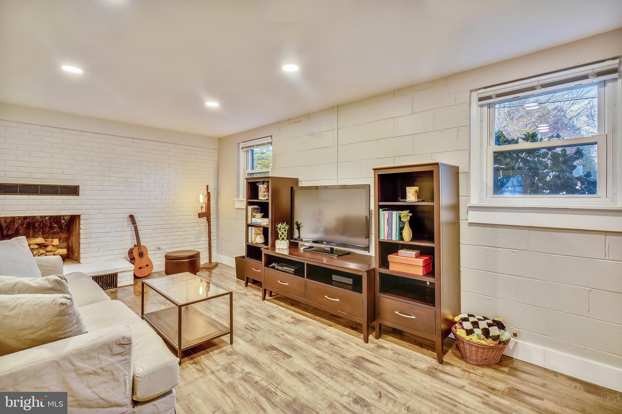 HILLSMERE SHORES - Residential