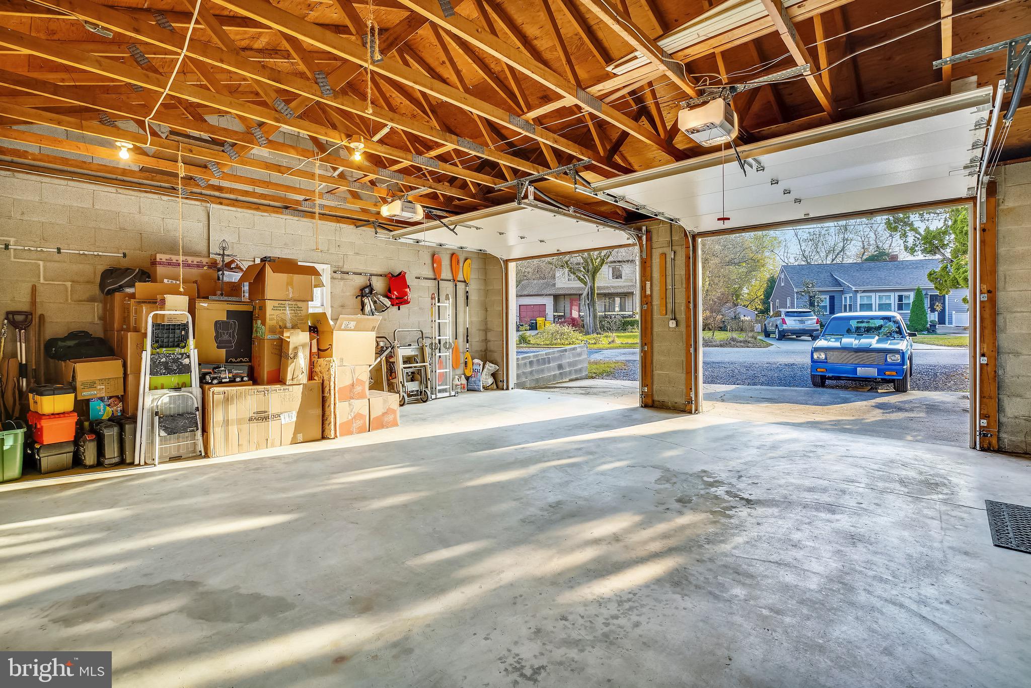 HILLSMERE SHORES - Residential