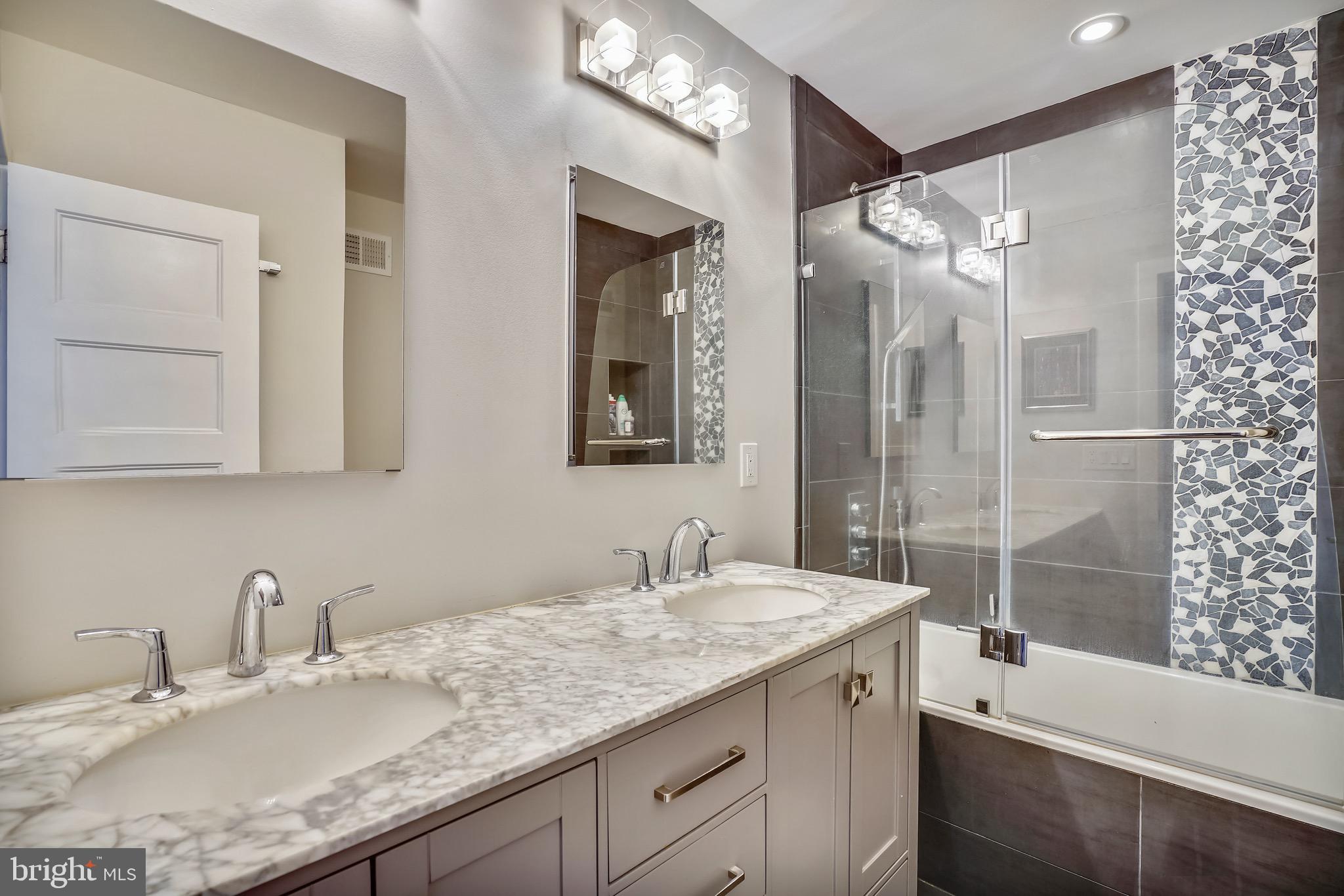 HILLSMERE SHORES - Residential