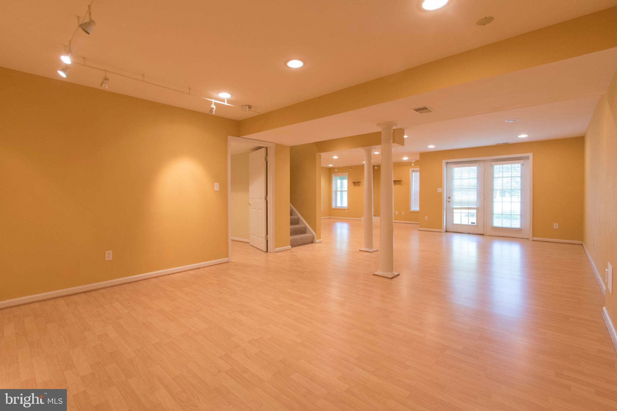 PINEY GLEN VILLAGE - Residential Lease