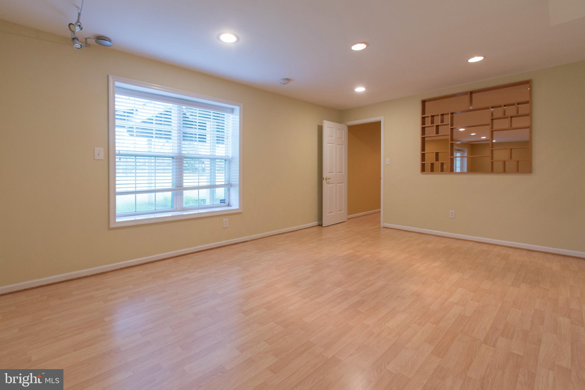 PINEY GLEN VILLAGE - Residential Lease