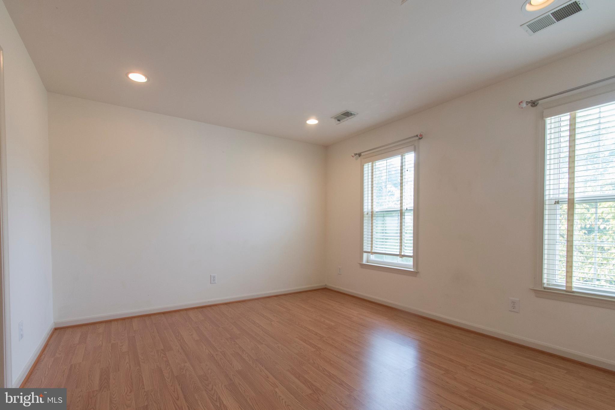 PINEY GLEN VILLAGE - Residential Lease