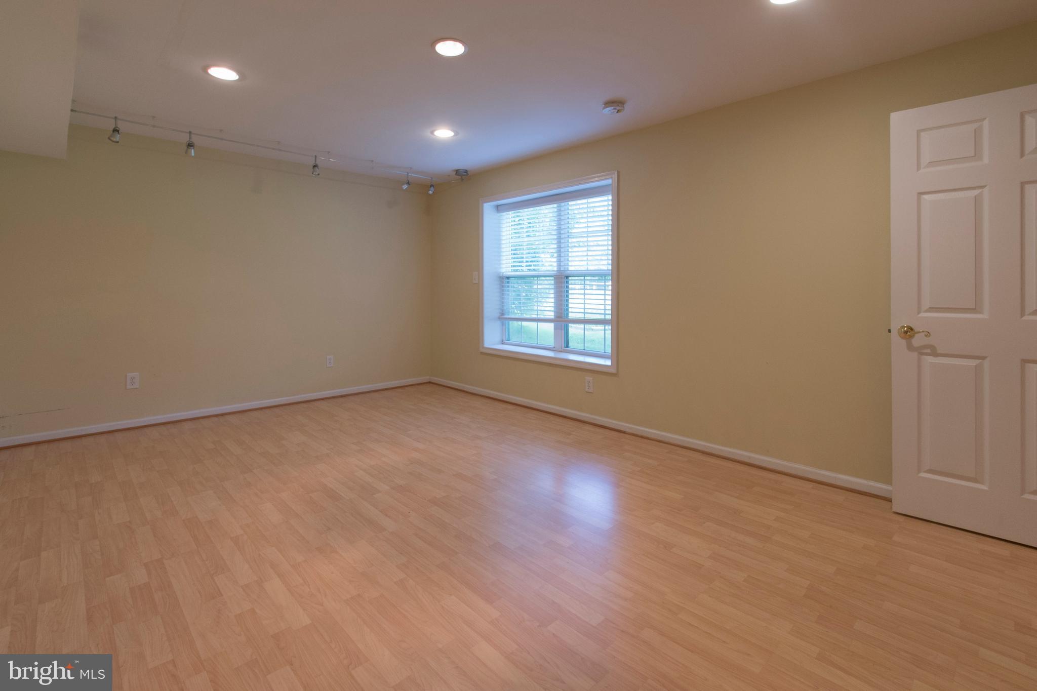 PINEY GLEN VILLAGE - Residential Lease