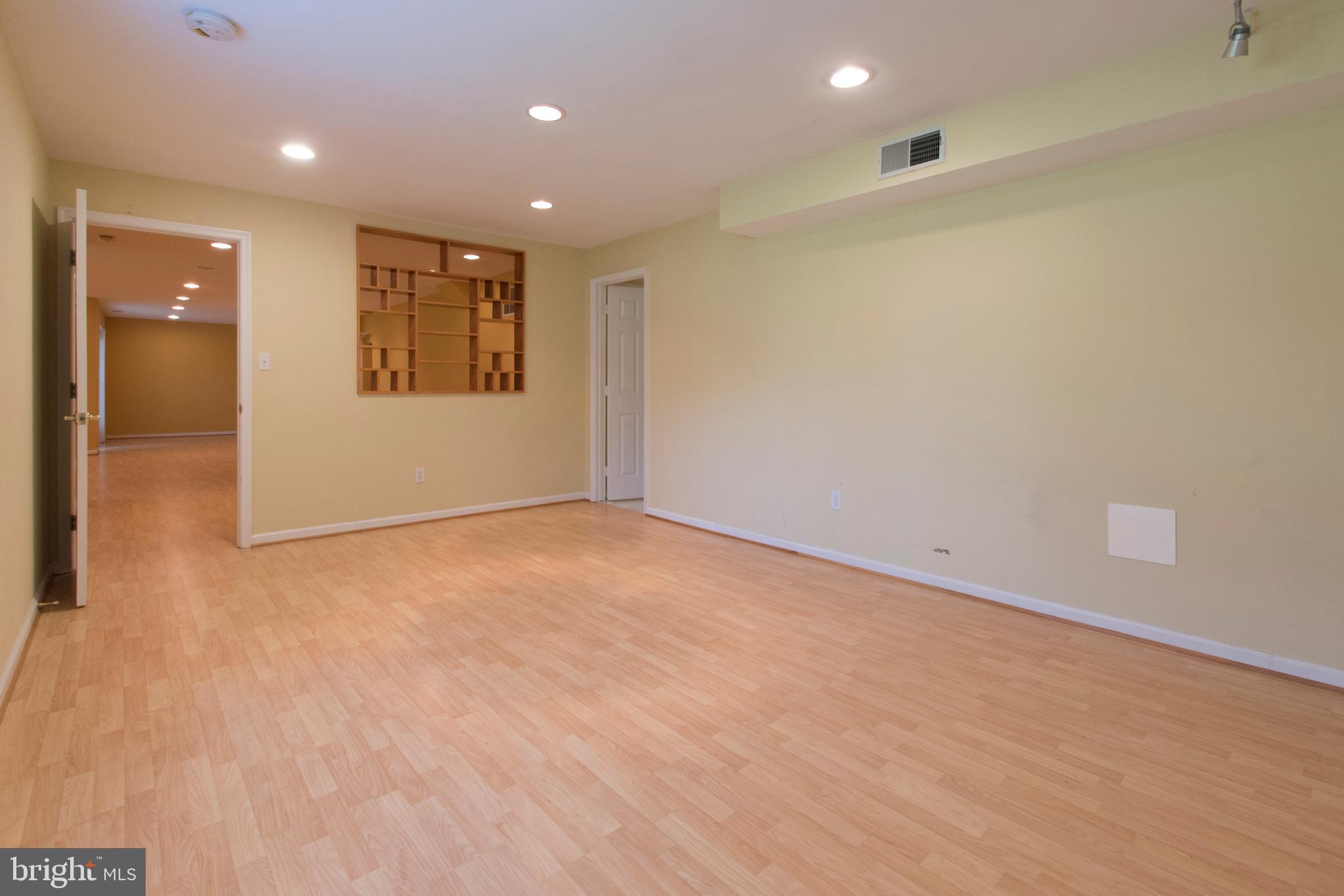 PINEY GLEN VILLAGE - Residential Lease