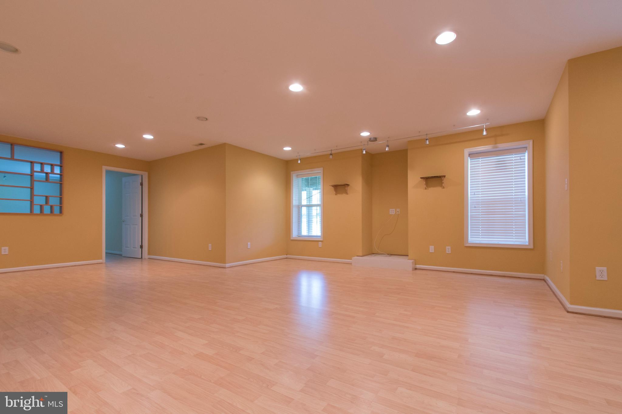 PINEY GLEN VILLAGE - Residential Lease