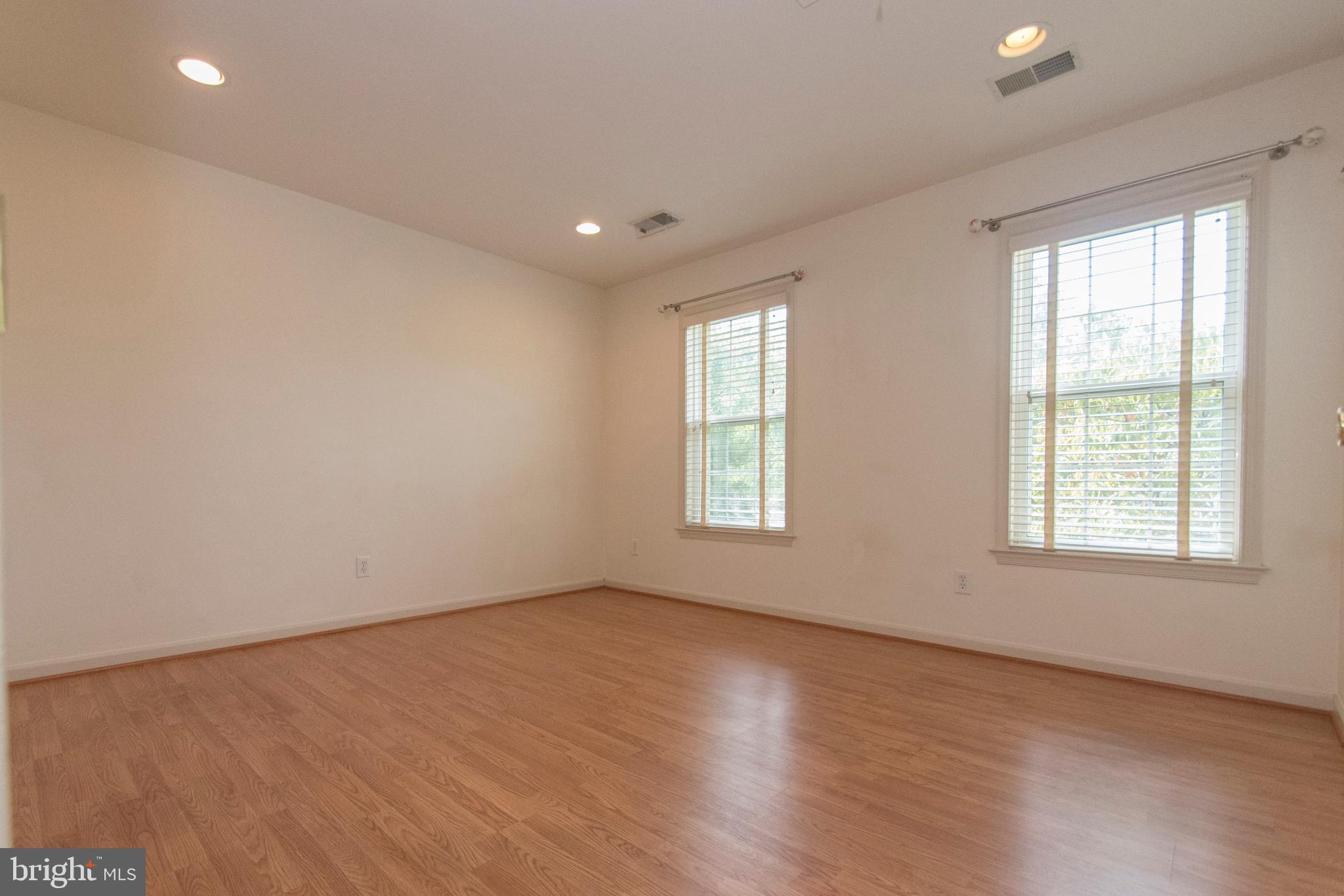 PINEY GLEN VILLAGE - Residential Lease