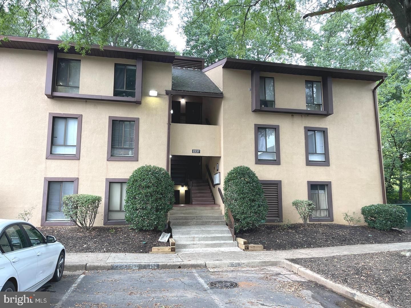 2237 CASTLE ROCK SQUARE 1B