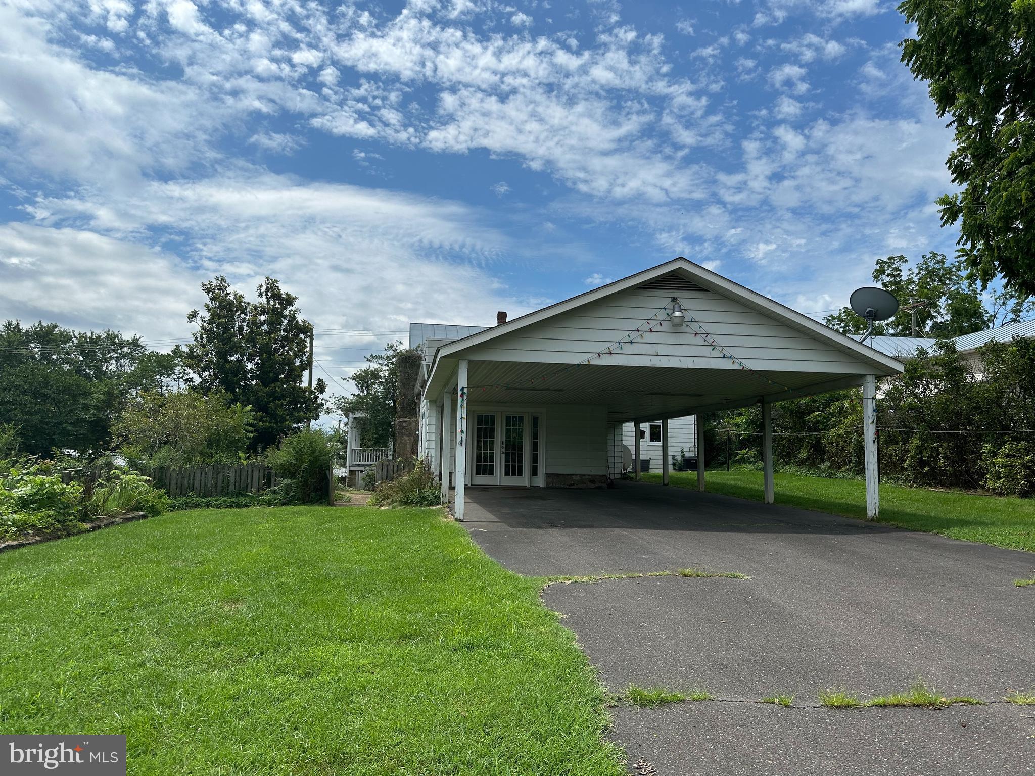 422 MECHANIC STREET