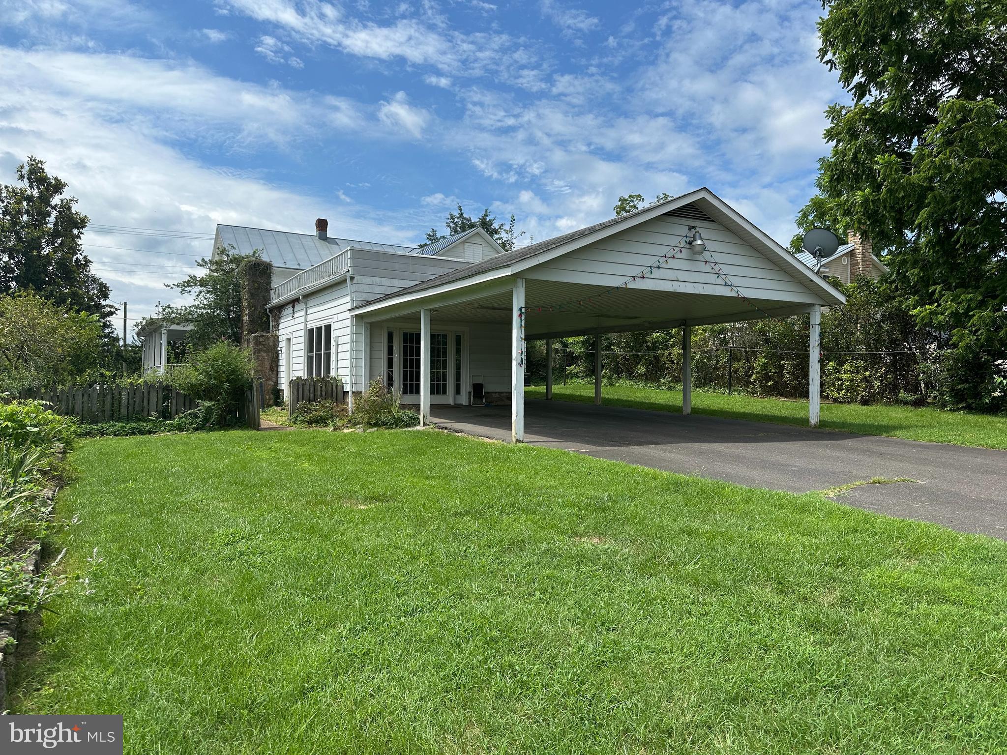 422 MECHANIC STREET
