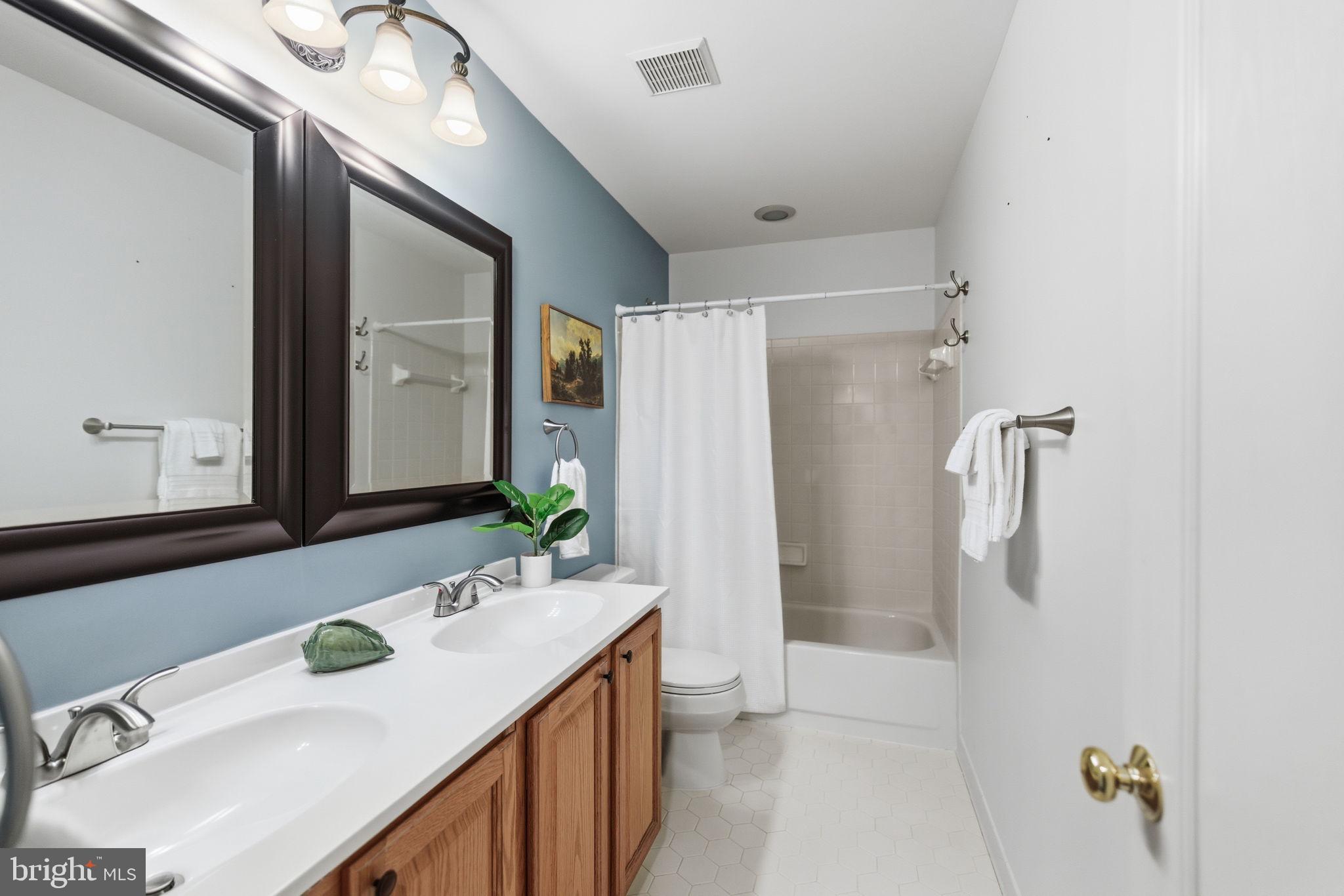 JOHN TRAMMELL COMMONS - Residential