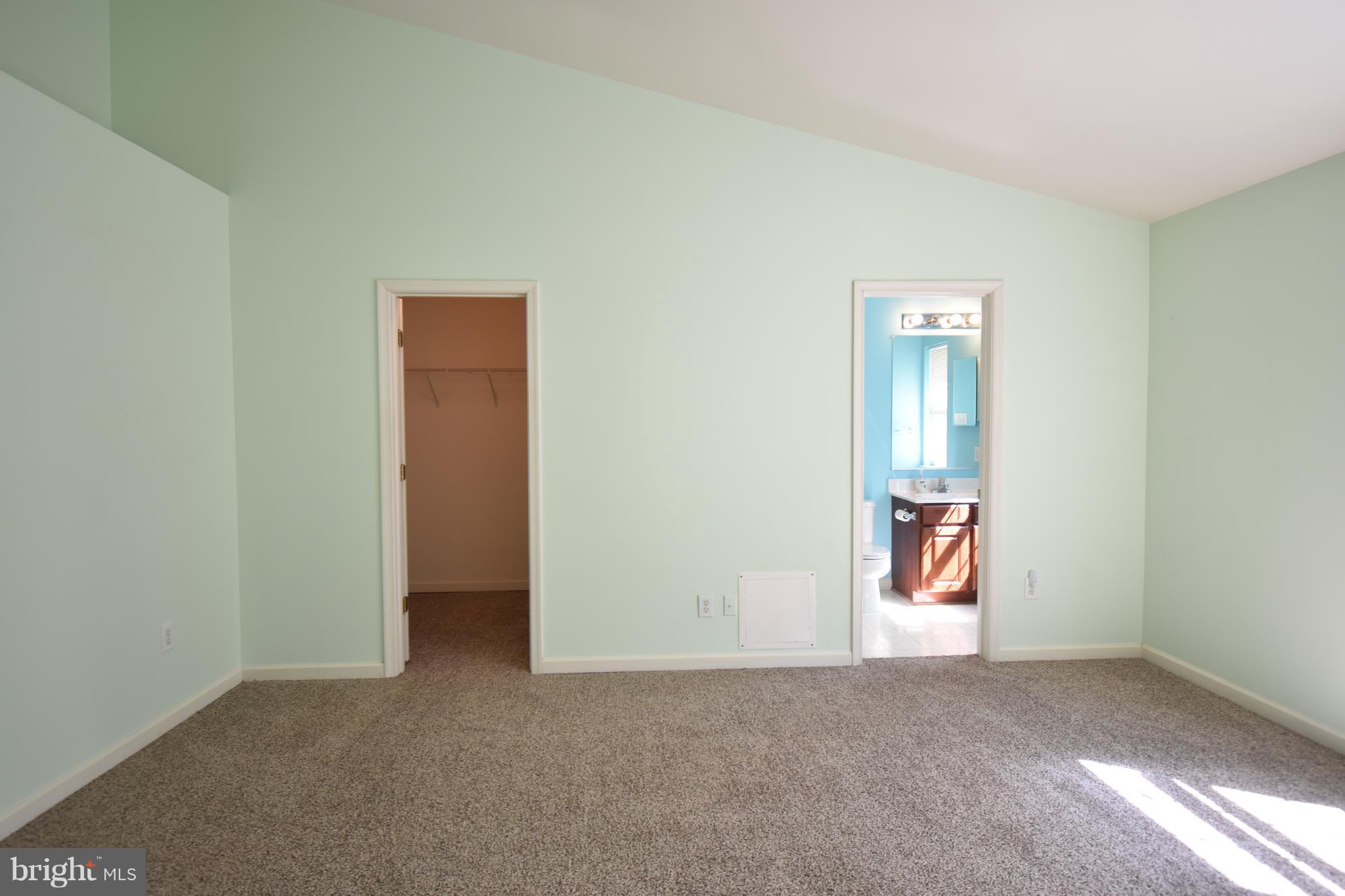 COUNTRY WALK - Residential