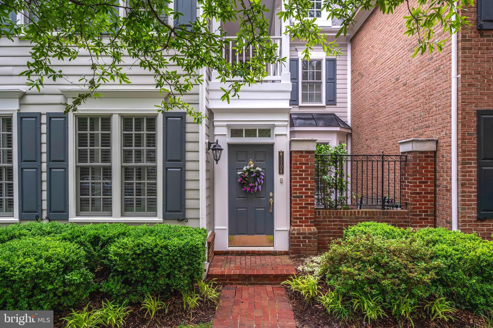 1106 ROUNDHOUSE LANE