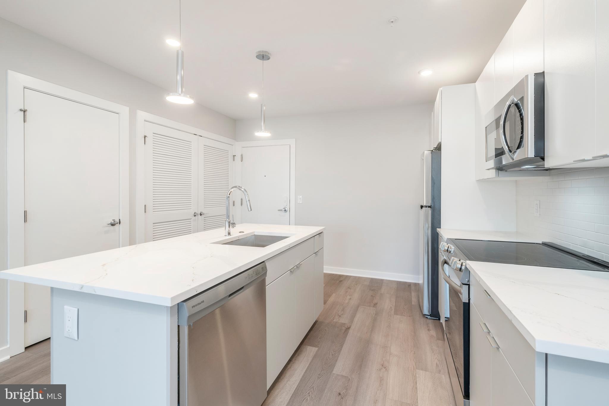 EAST FALLS - Residential Lease