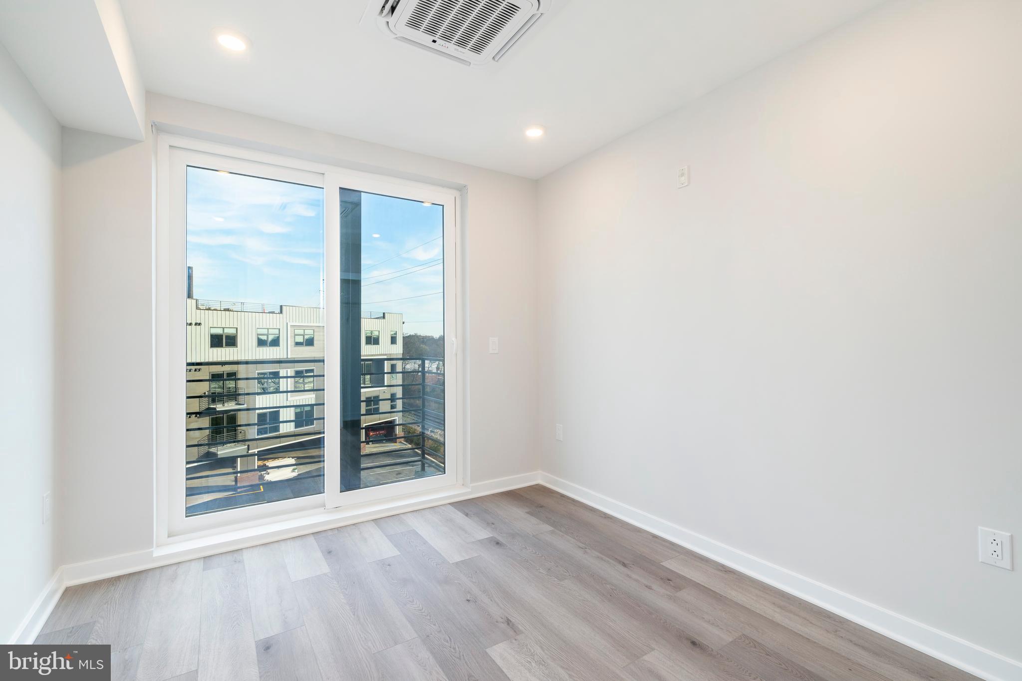 EAST FALLS - Residential Lease