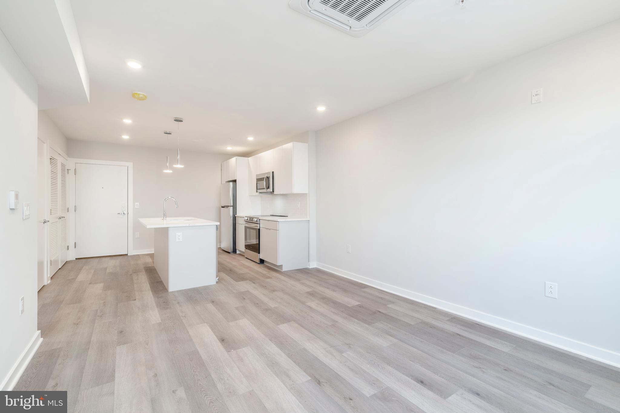 EAST FALLS - Residential Lease