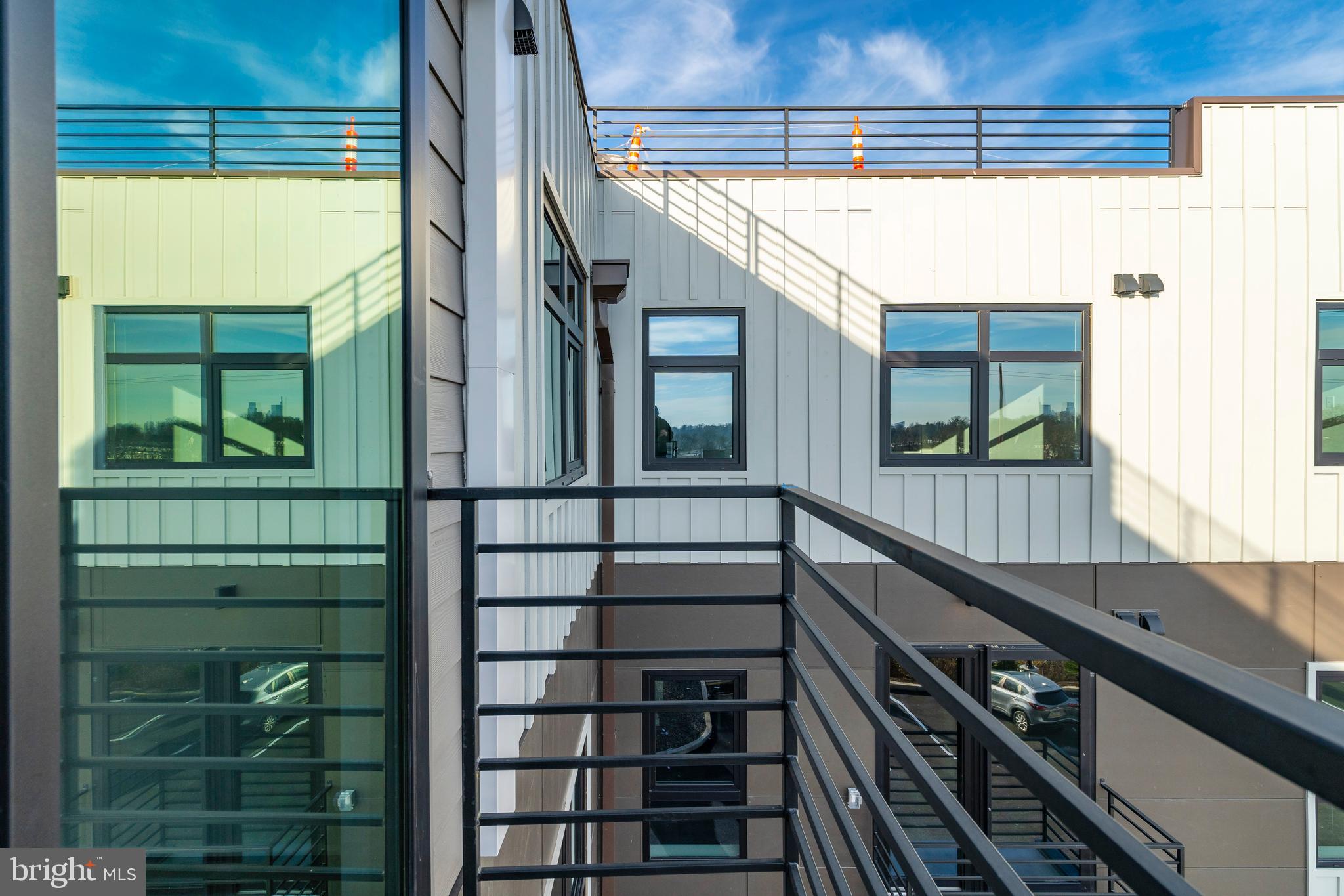 EAST FALLS - Residential Lease