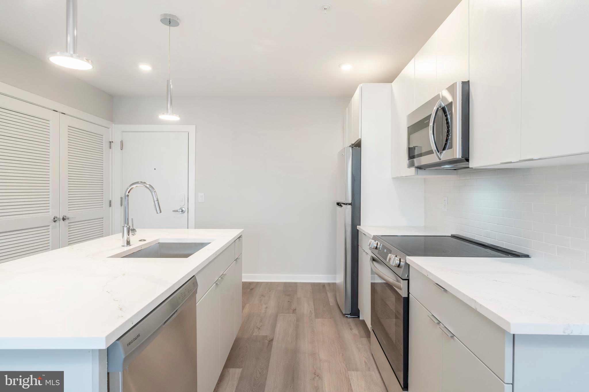 EAST FALLS - Residential Lease