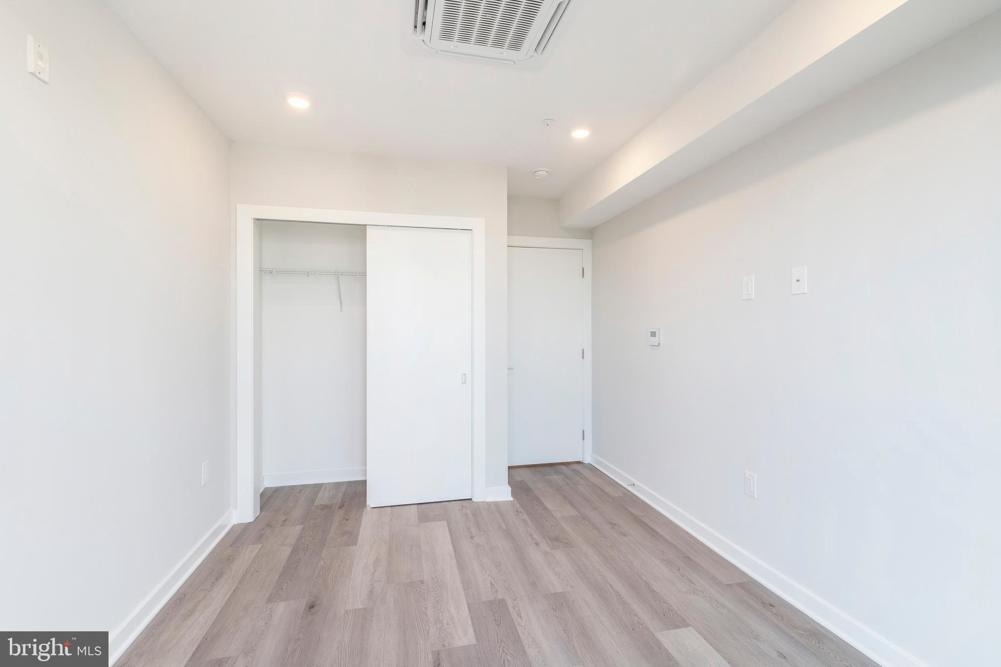 EAST FALLS - Residential Lease