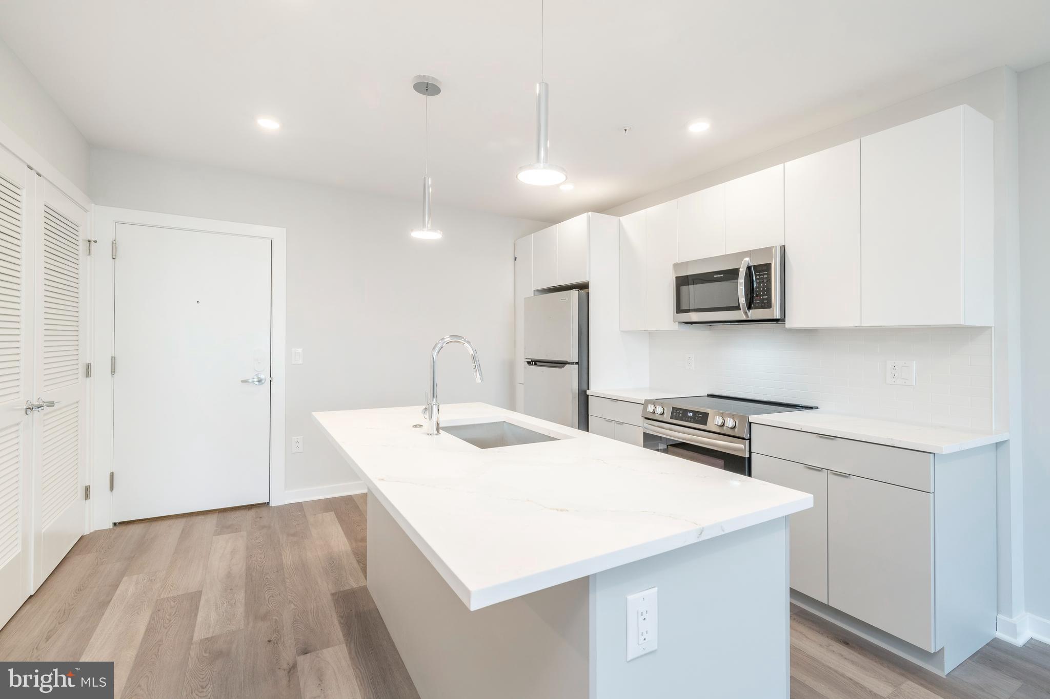 EAST FALLS - Residential Lease