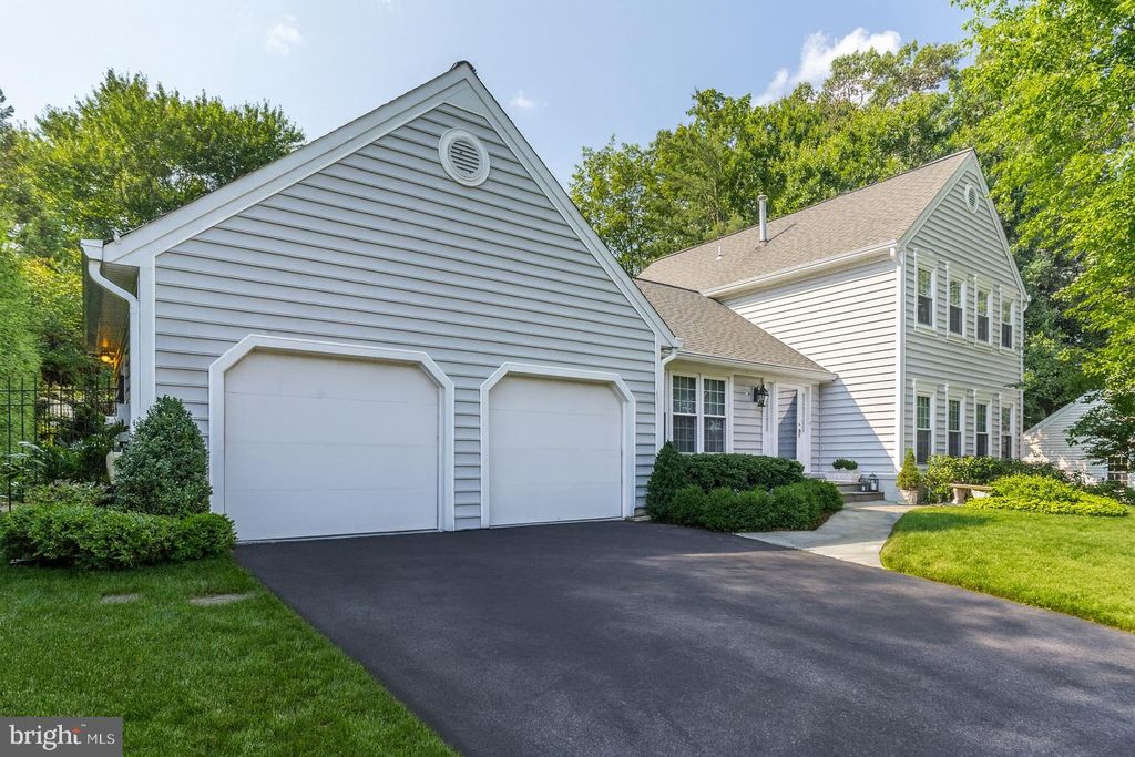 Photo of 2611 Bainbridge Lane, SILVER SPRING, MD 20906 (MLS # MDMC2204862)