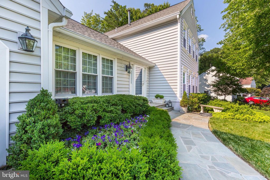 Photo of 2611 Bainbridge Lane, SILVER SPRING, MD 20906 (MLS # MDMC2204862)