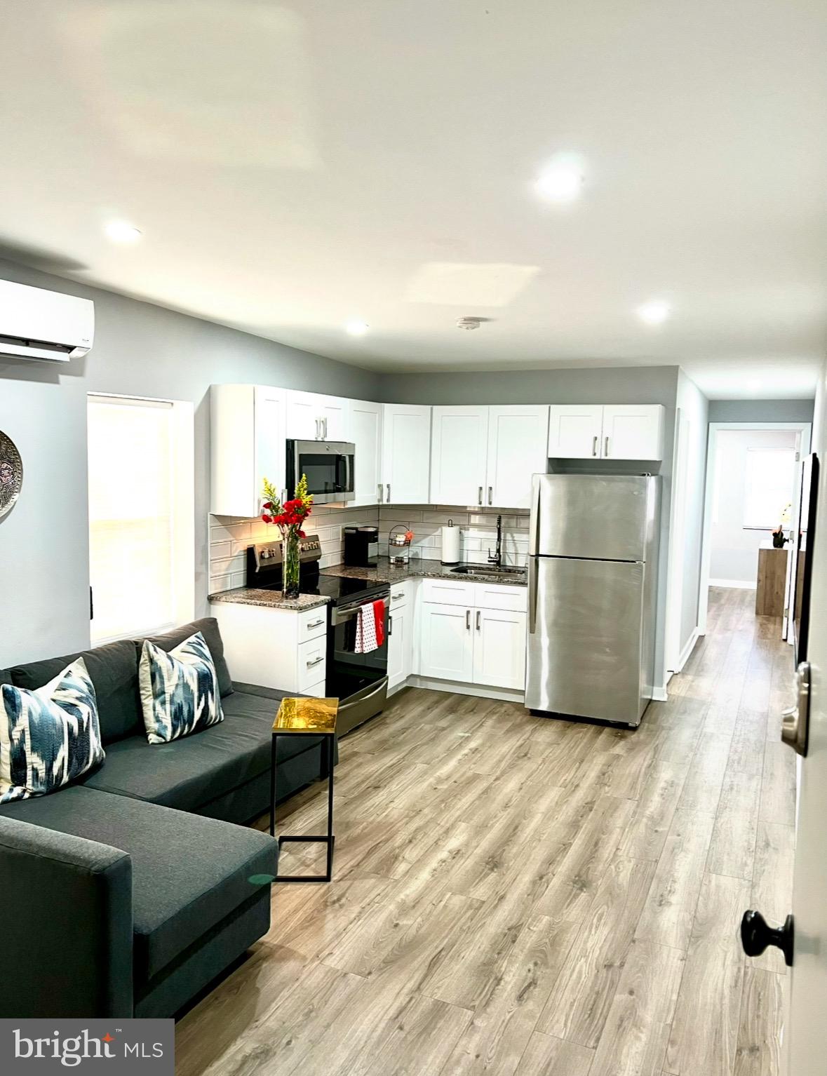 4087-1/2 LANCASTER AVENUE UNIT 2