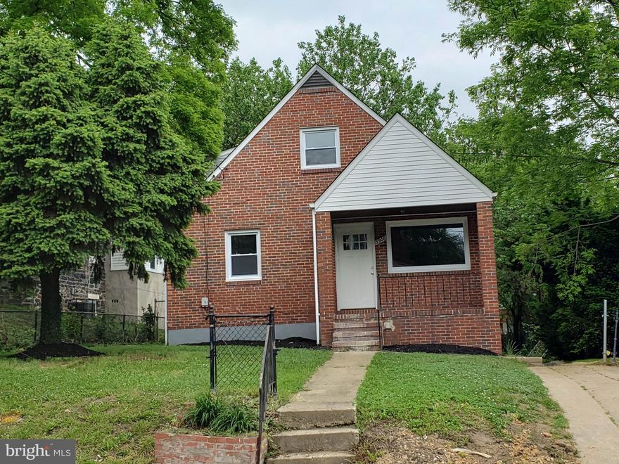 Beautiful remodel. New kitchen cabinets, granite counters and stainless steel appliances. Gorgeous hardwood flooring. Fully finished basement with a kitchenette. New thermal windows. New architectural shingles. All 3 bathrooms are updated with custom tile, new vanities and new toilets.Recessed lighting. All bedrooms have ceiling lit rooms. New carpeting in bedrooms and basement. 2 DRIVEWAYS for up to 4 cars. Finished laundry room.