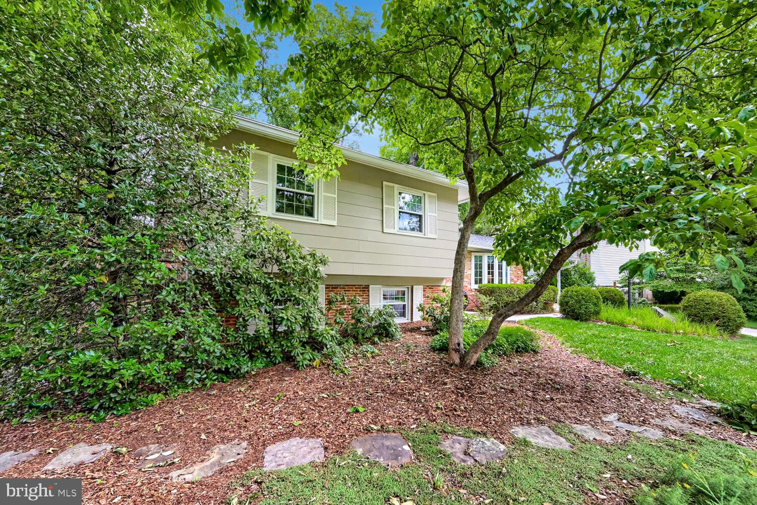 852 DIAMOND DRIVE