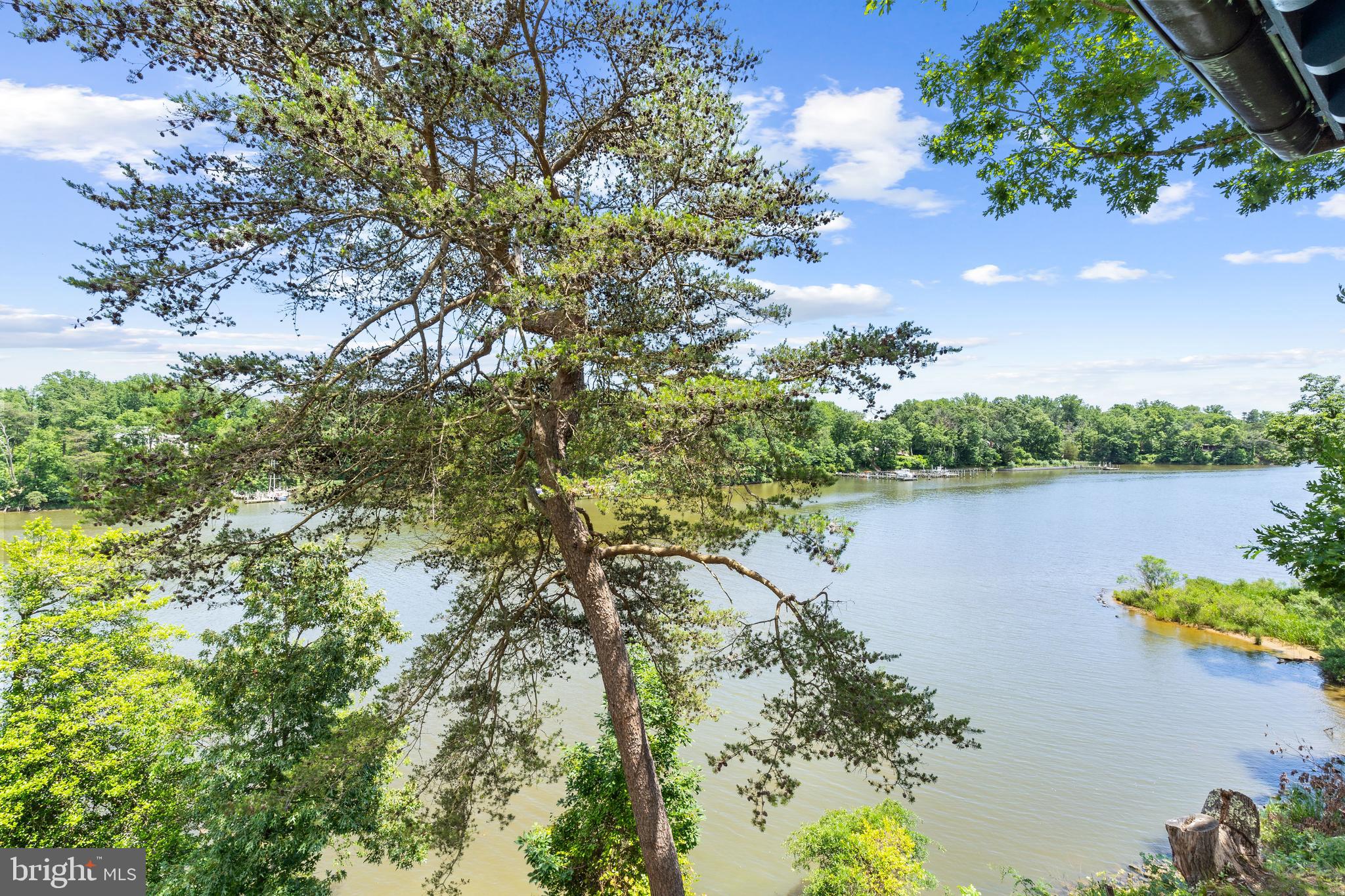 EDGEWATER - Residential