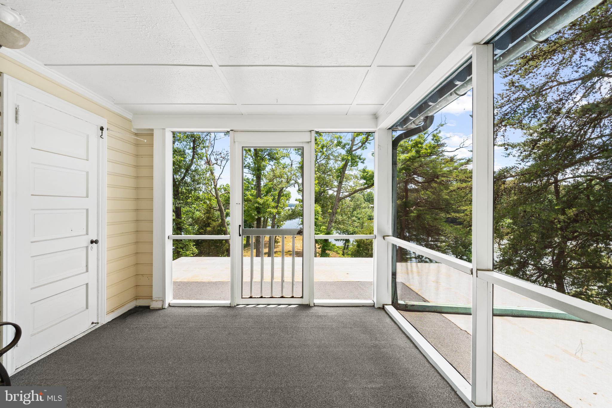 EDGEWATER - Residential