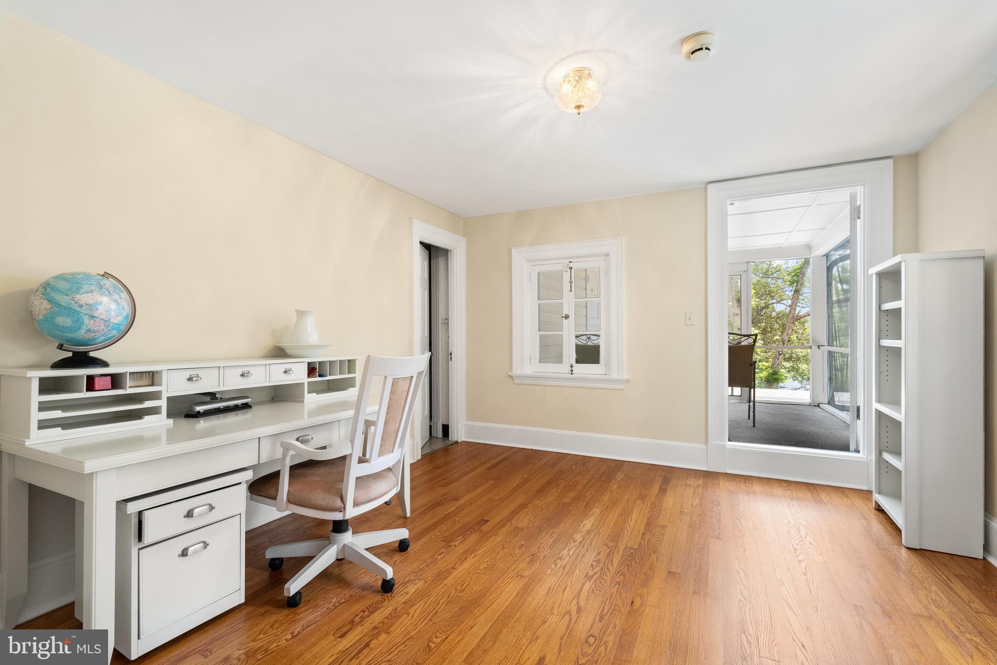 EDGEWATER - Residential