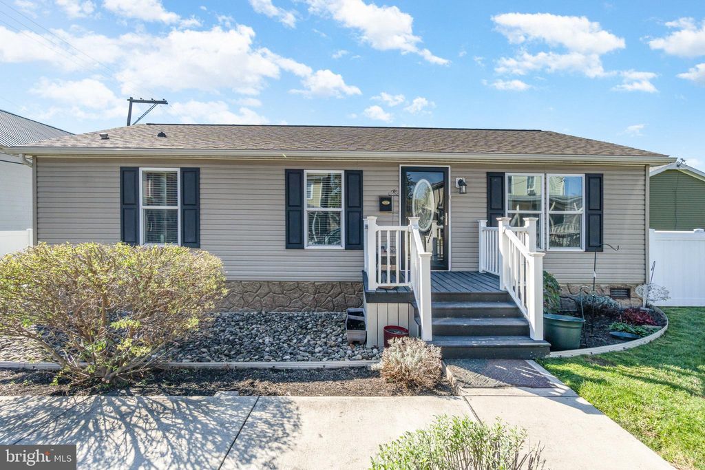 Photo of 421 N Railroad Street, PALMYRA, PA 17078 (MLS # PALN2023434)