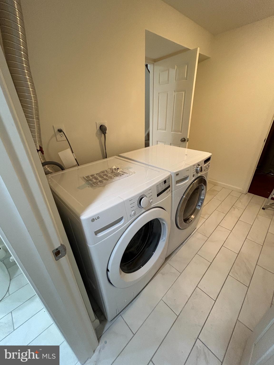 BURKE CENTRE - Residential Lease