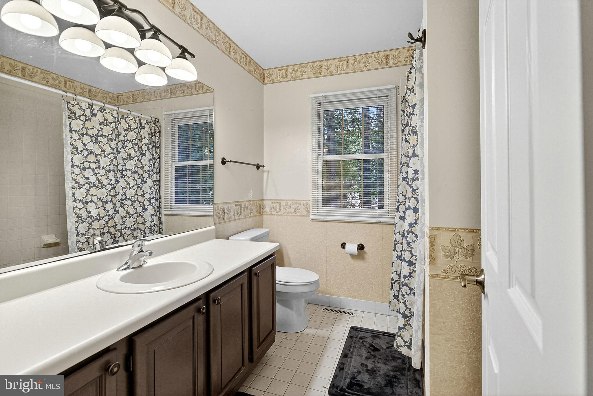 HIDDEN OAKS - Residential