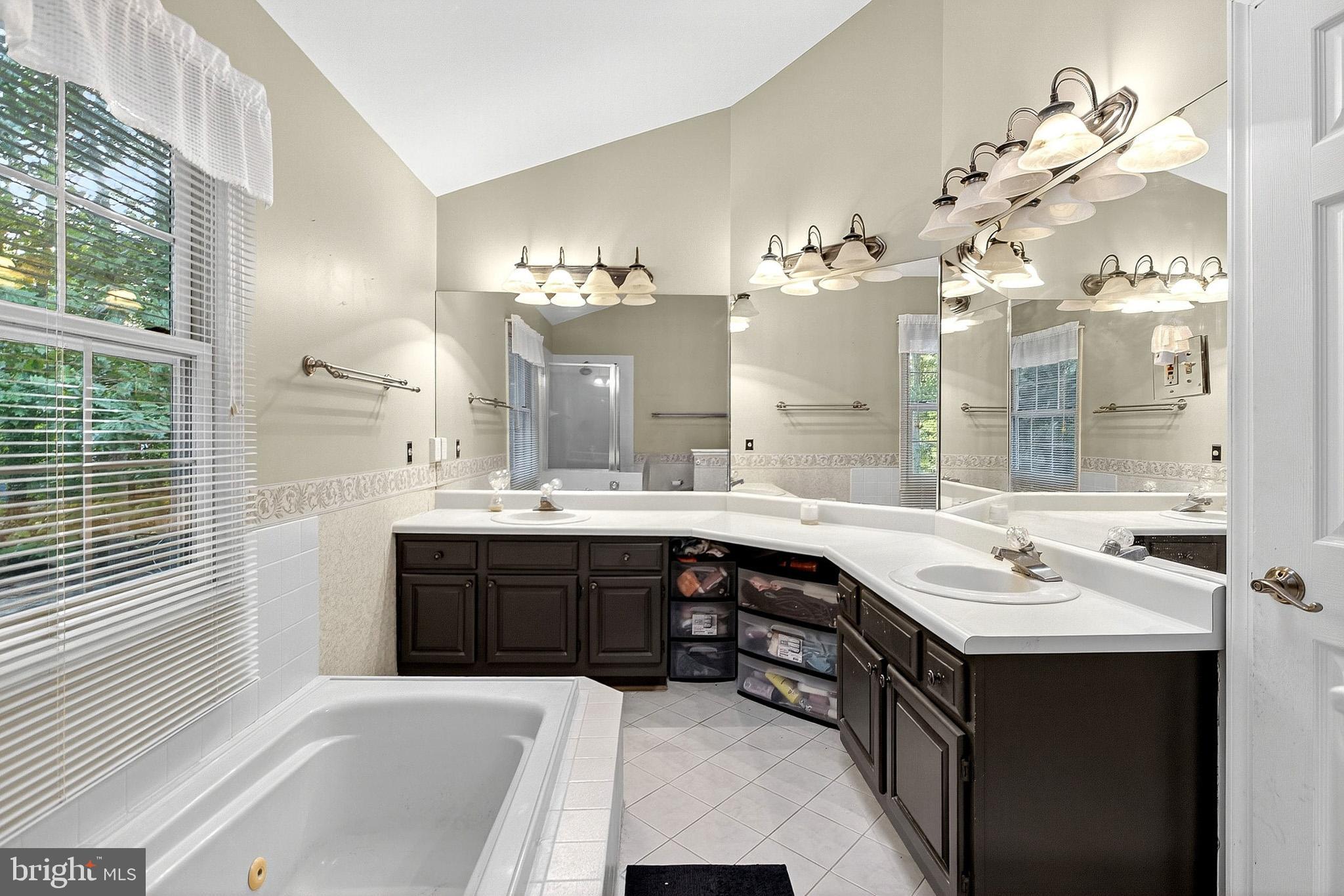 HIDDEN OAKS - Residential