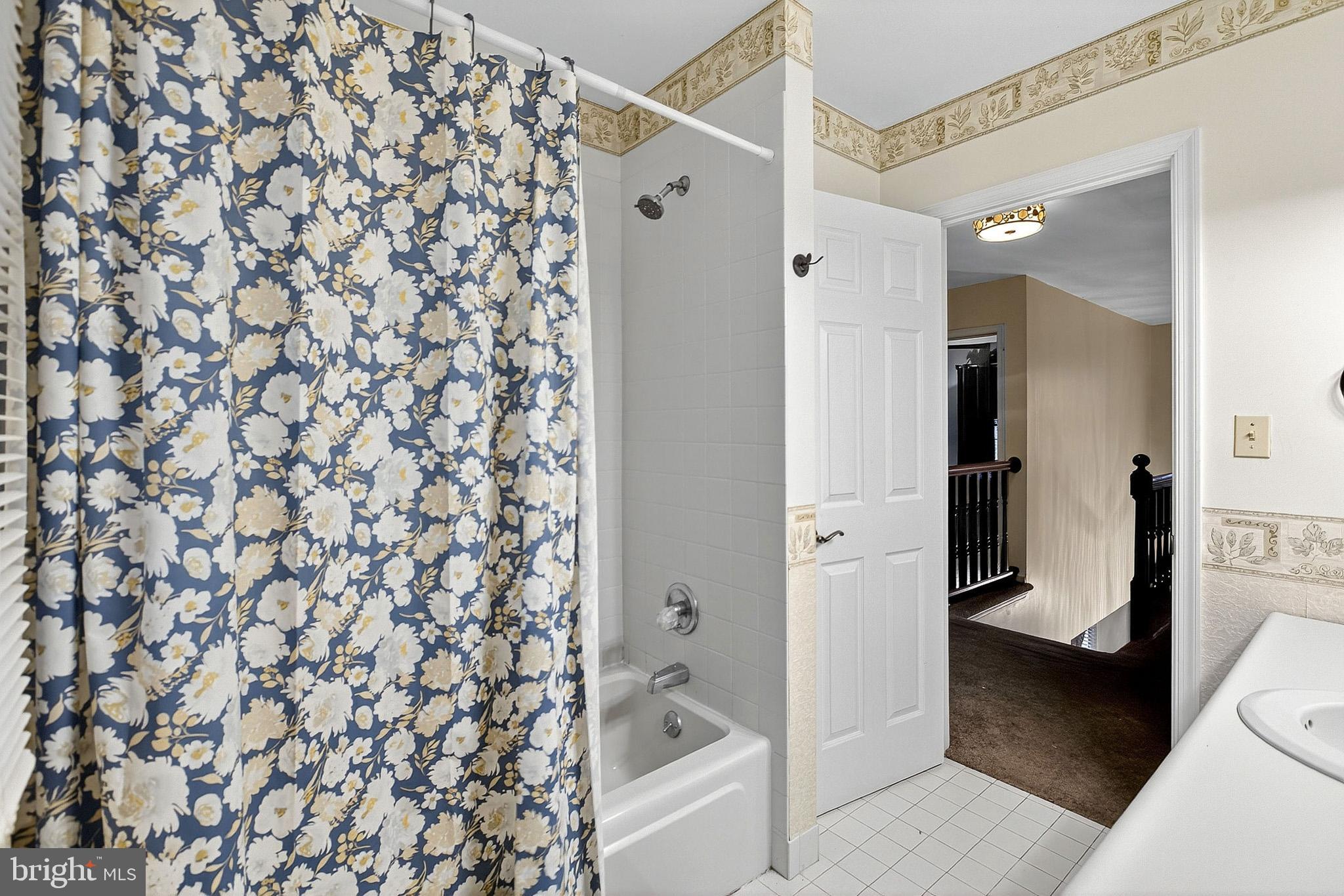 HIDDEN OAKS - Residential