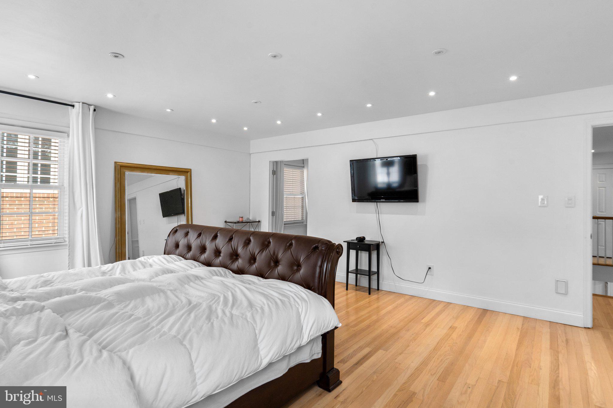 KENTLANDS GATEHOUSE - Residential