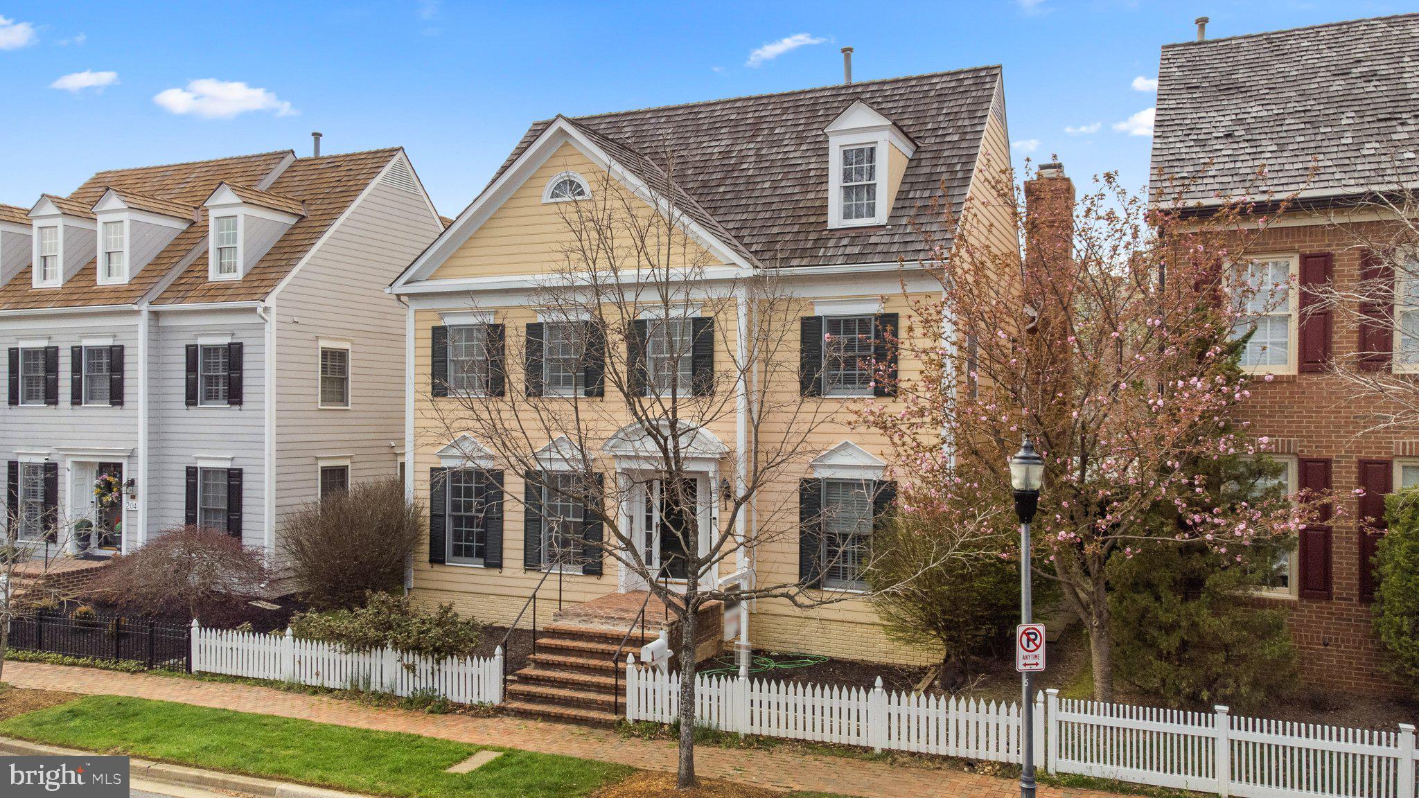 KENTLANDS GATEHOUSE - Residential